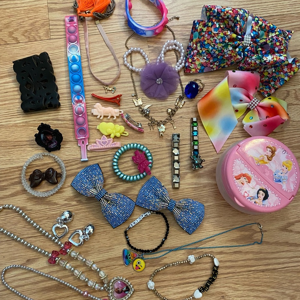 GIRLS ACCESSORIES LOT- Jojo bows, necklaces, clips, earrings, etc
